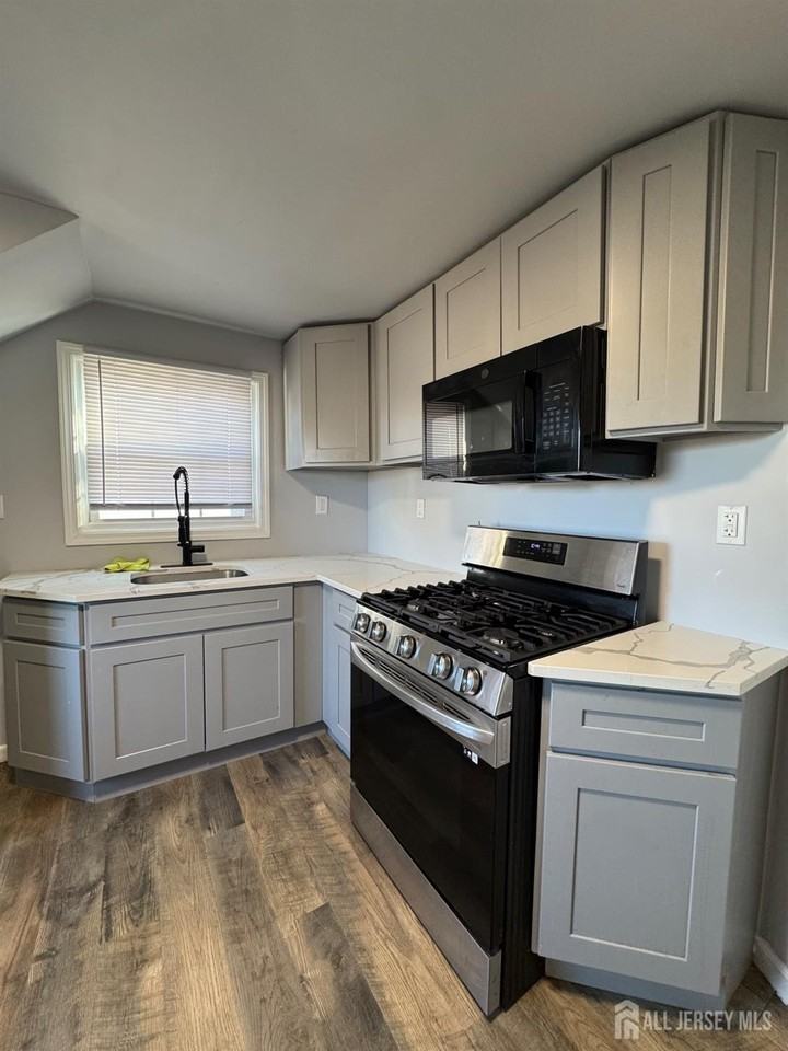 150 Fabyan Pl #152 - Photo 3 of 18