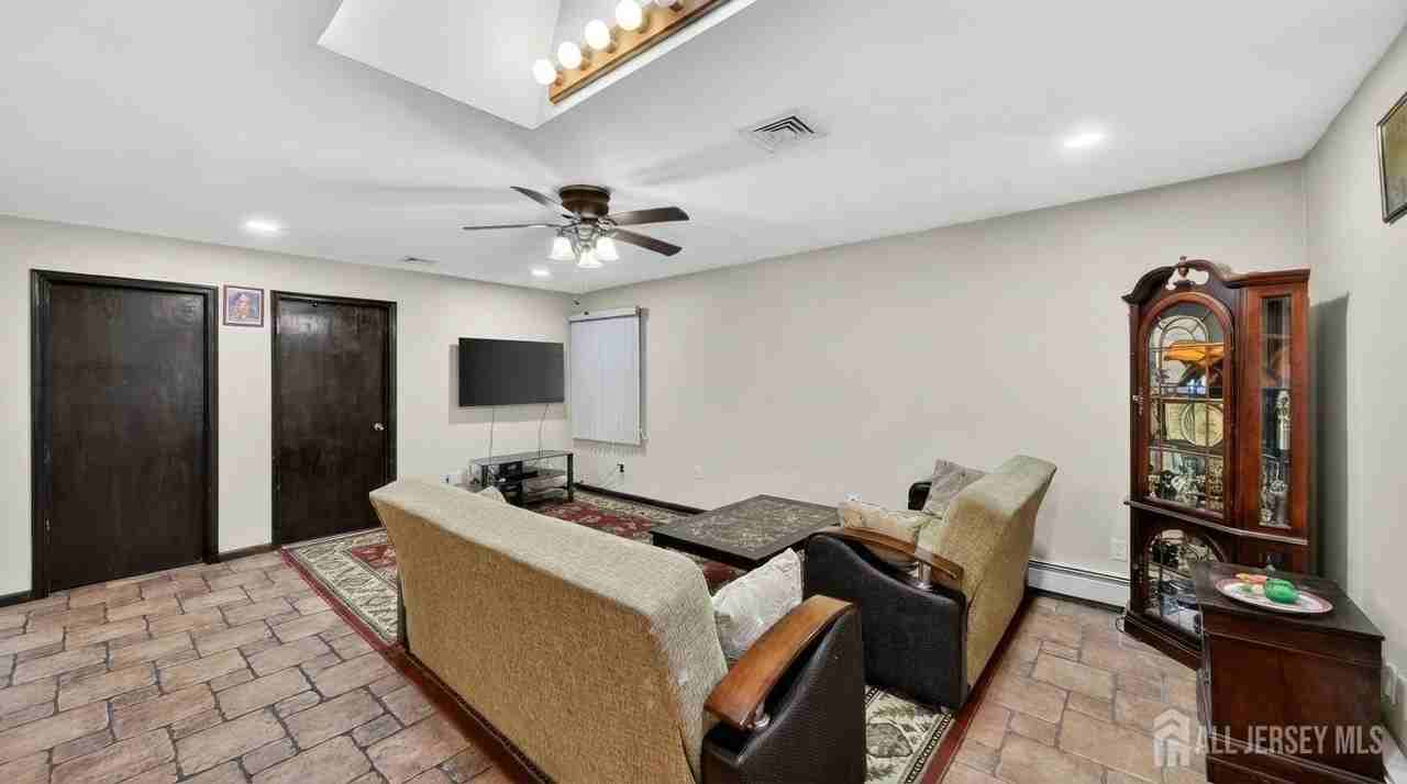 14 Carteret St - Photo 5 of 16