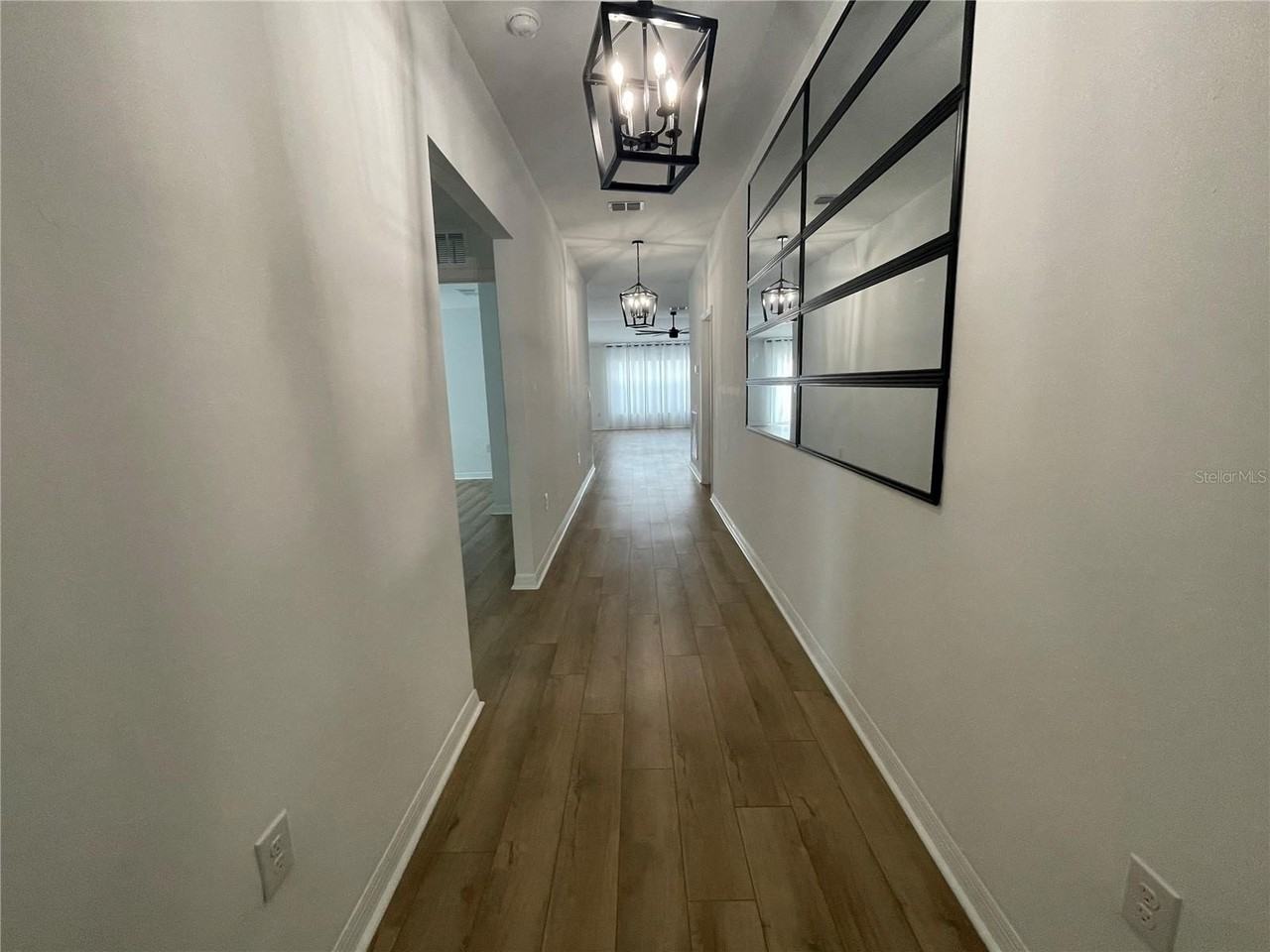 112 Oakwood Ct - Photo 3 of 35