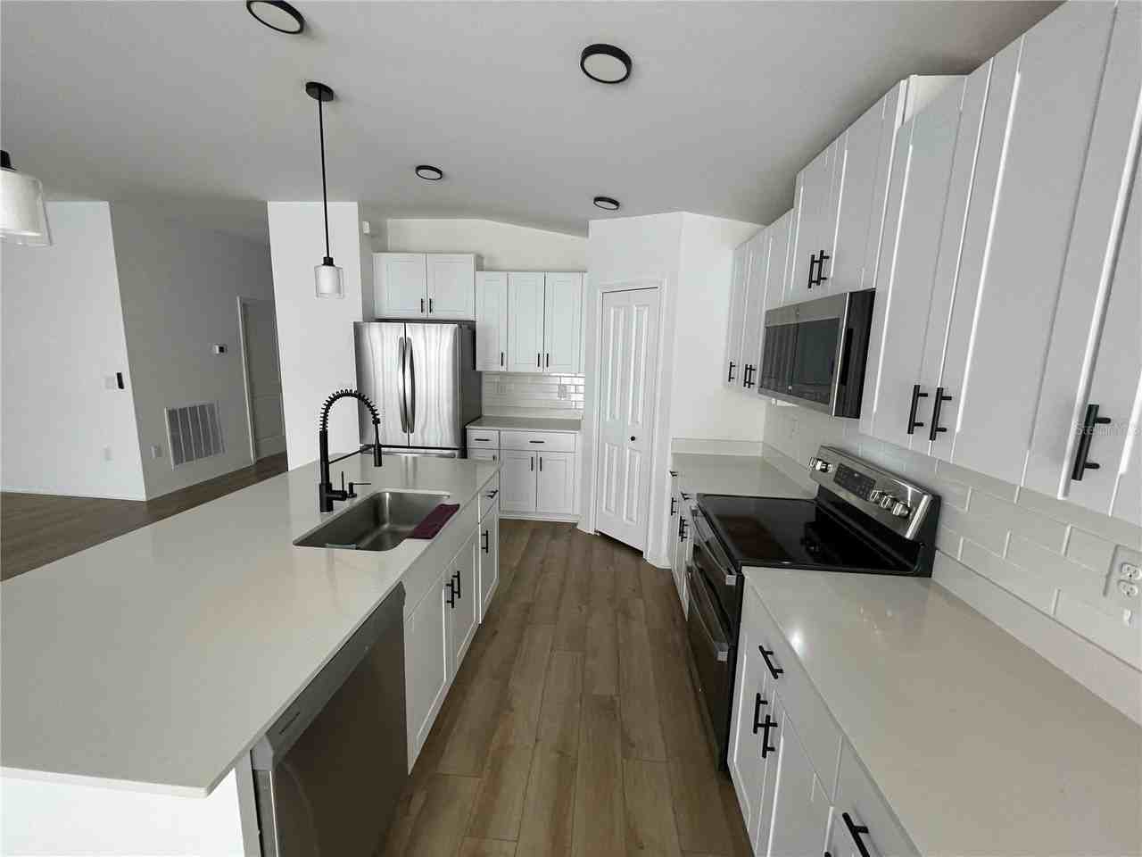 112 Oakwood Ct - Photo 6 of 35