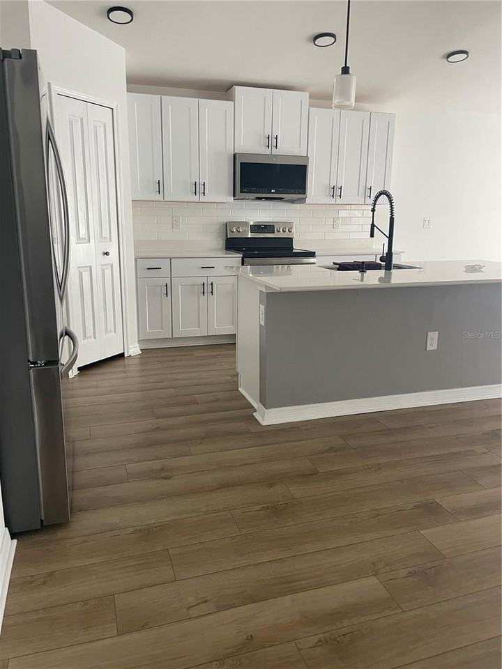 112 Oakwood Ct - Photo 7 of 35