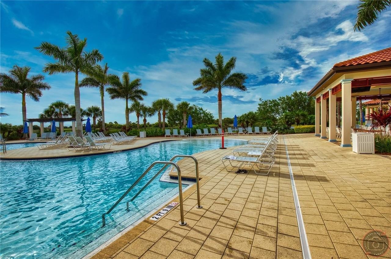 10187 Crooked Creek Dr - Photo 5 of 44