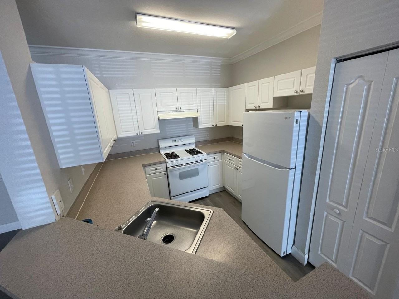3349 S Kirkman Rd #1511 - Photo 7 of 36