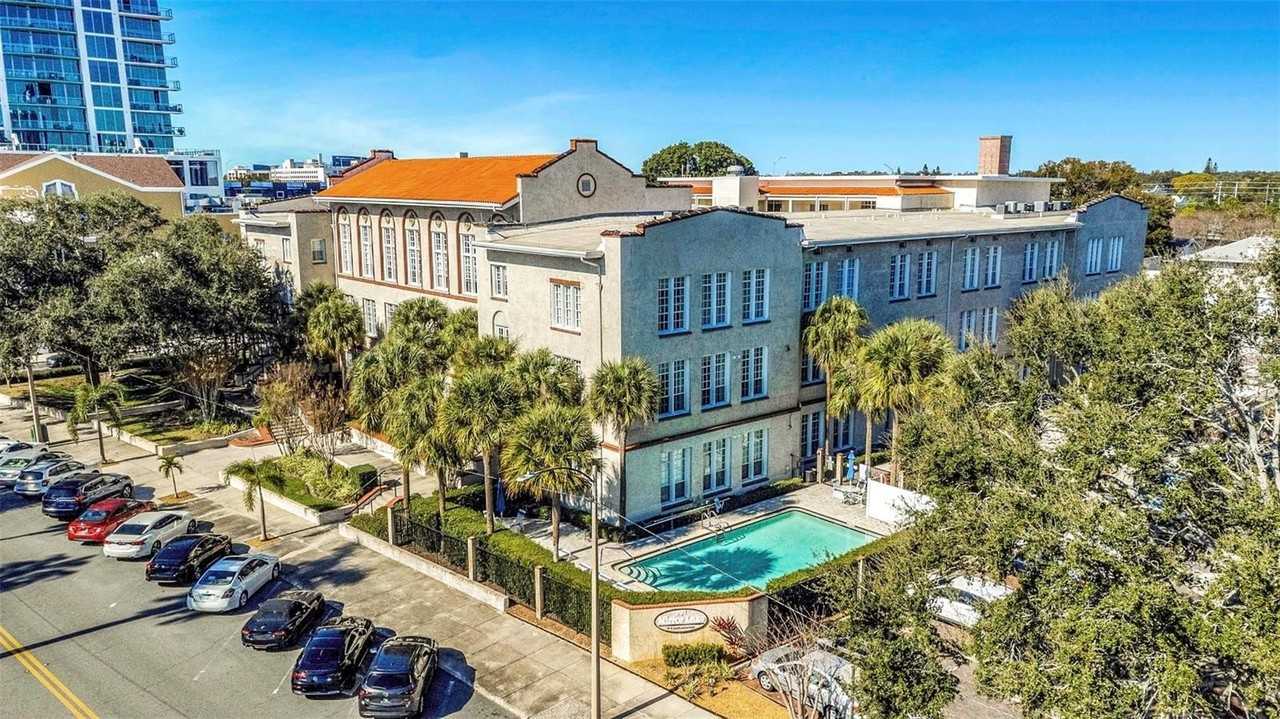 701 Mirror Lake Dr N #118 - Photo 3 of 29