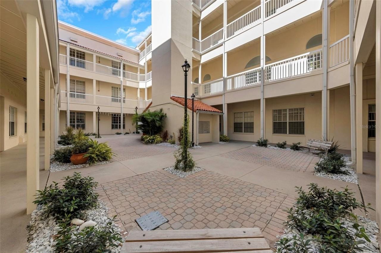 701 Mirror Lake Dr N #118 - Photo 6 of 29