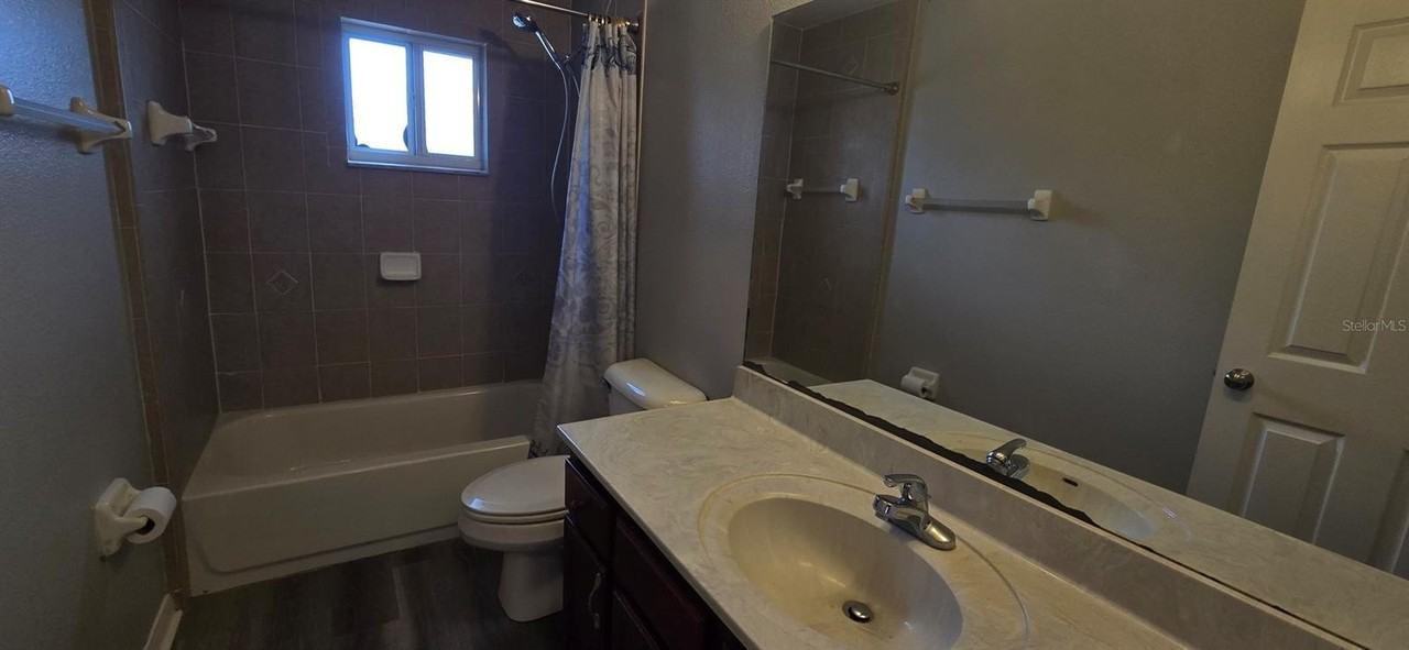 2911 Se 52nd Ave #3 - Photo 6 of 9