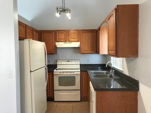 2318 Santa Ana St - Photo 5 of 12