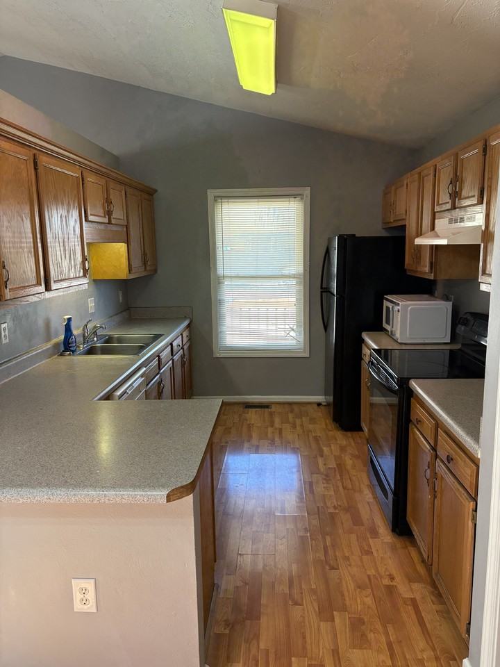 691 Lee St #1 - Photo 7 of 43