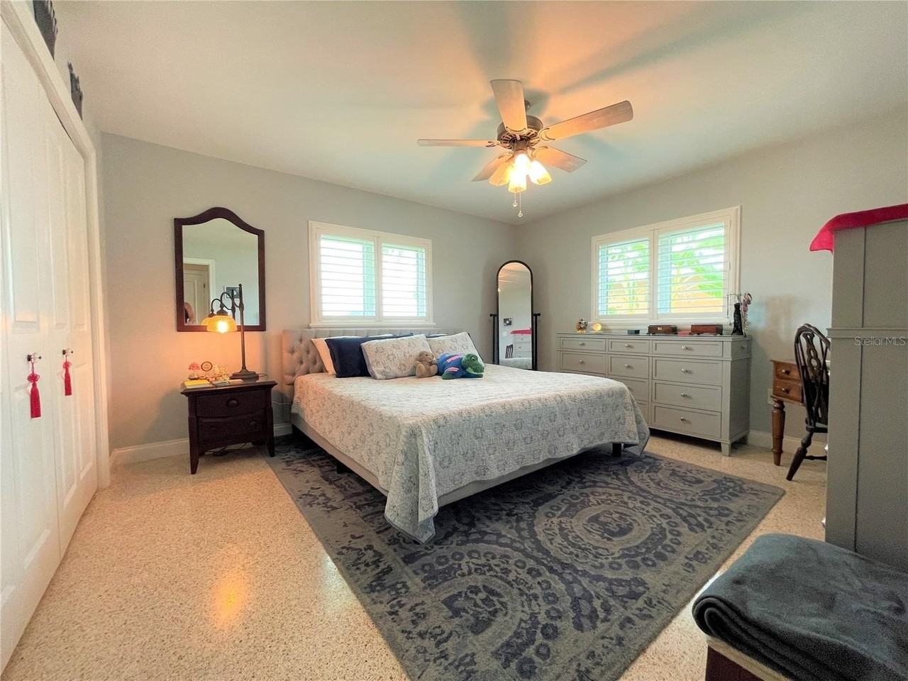 17045 Dolphin Dr - Photo 6 of 46