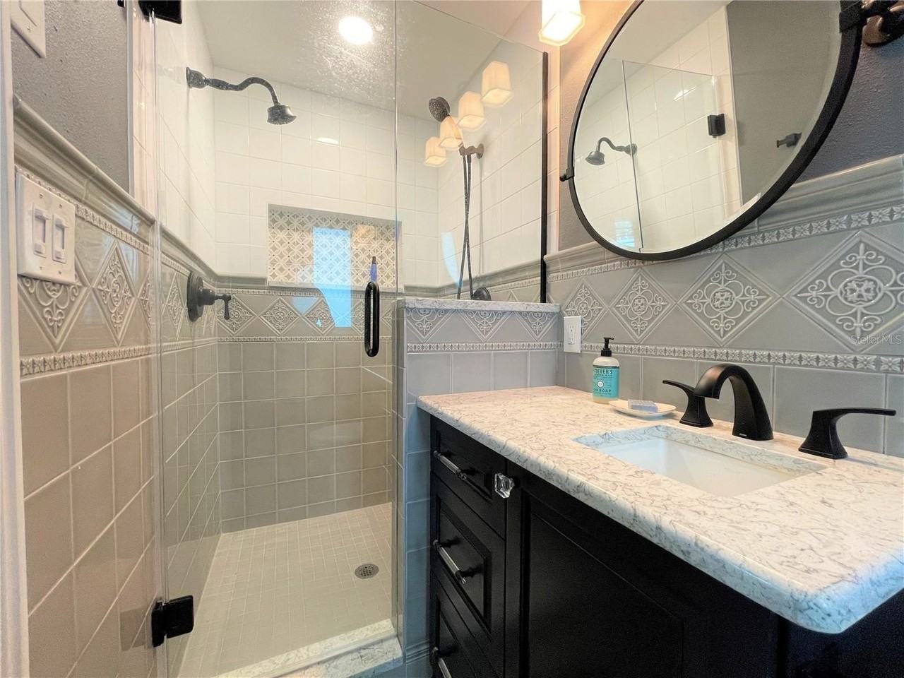 17045 Dolphin Dr - Photo 7 of 46