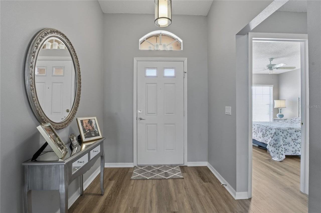 1221 Wolford Dr - Photo 3 of 50