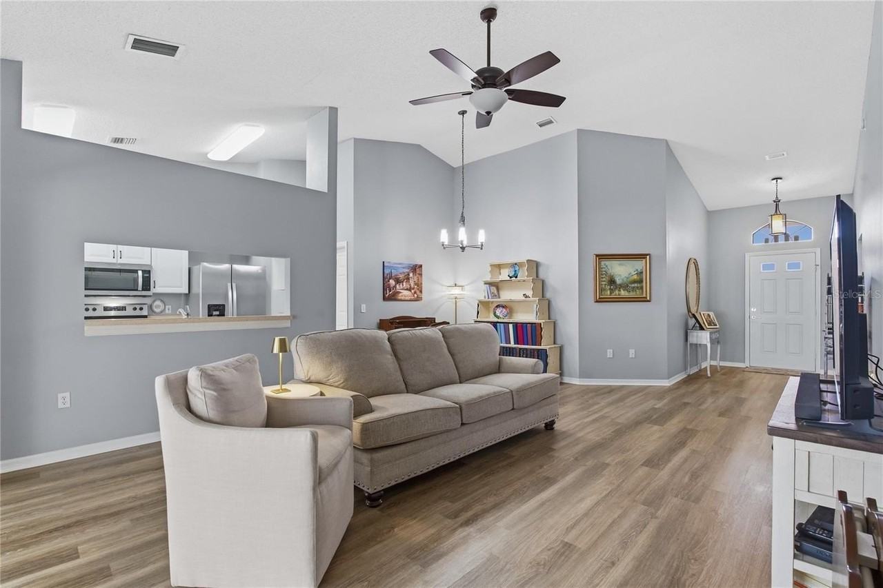 1221 Wolford Dr - Photo 5 of 50