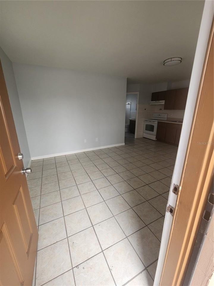 906 E 108th Ave - Photo 3 of 12