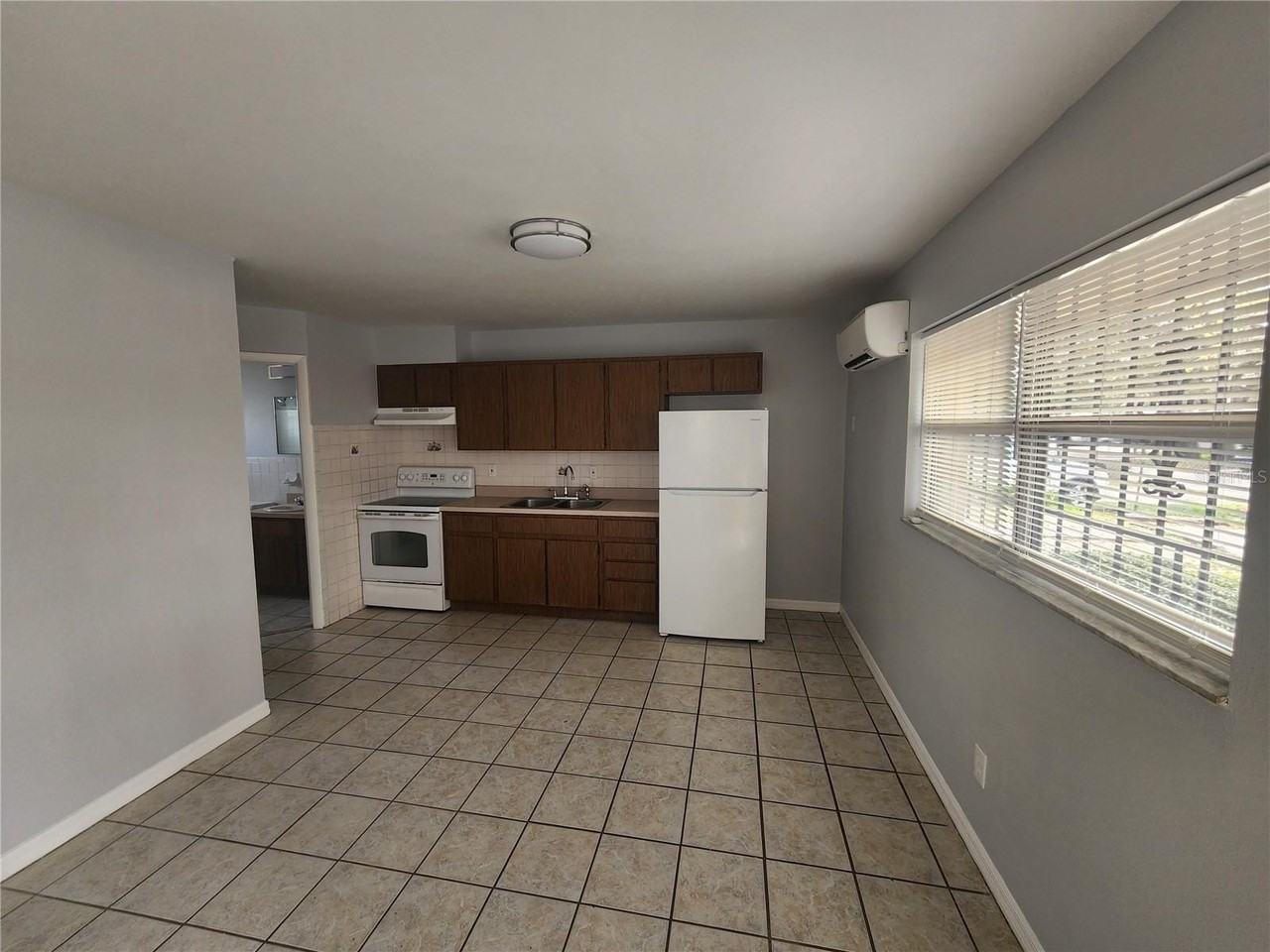 906 E 108th Ave - Photo 4 of 12