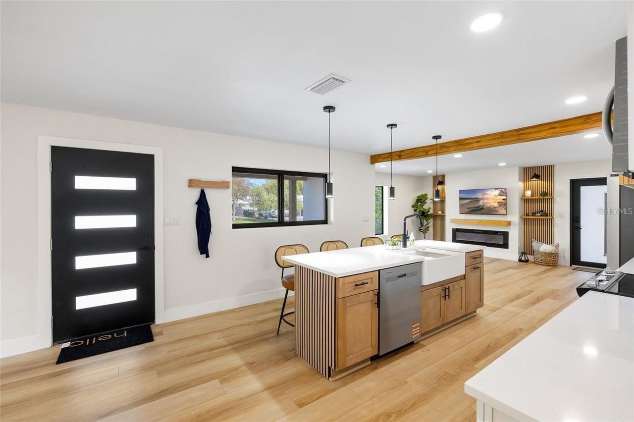 4412 W Trilby Ave - Photo 4 of 50