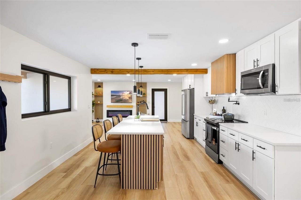 4412 W Trilby Ave - Photo 7 of 50