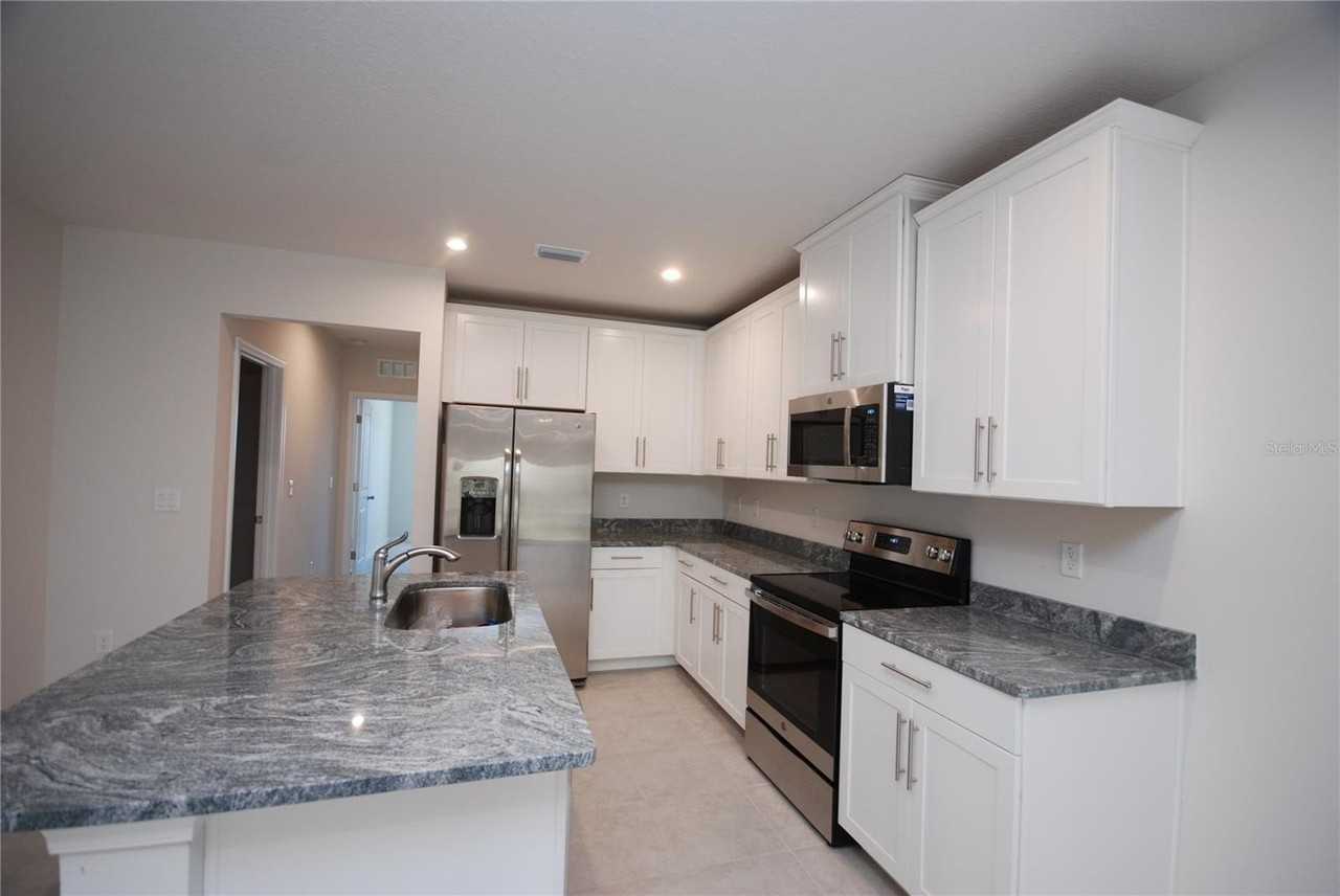 18267 Turning Leaf Cir - Photo 3 of 23