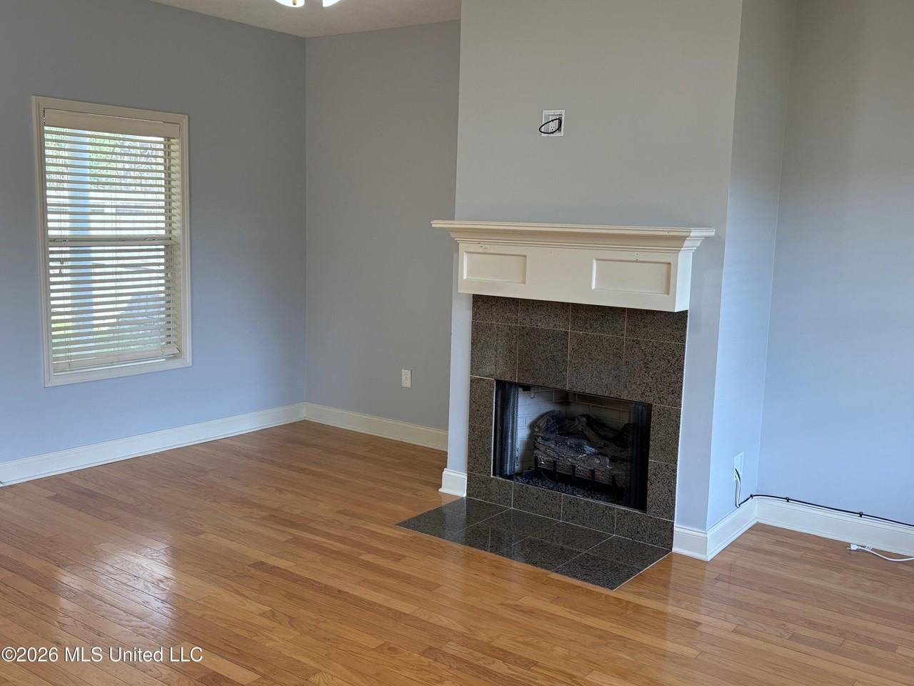 620 Lexington Dr - Photo 2 of 10
