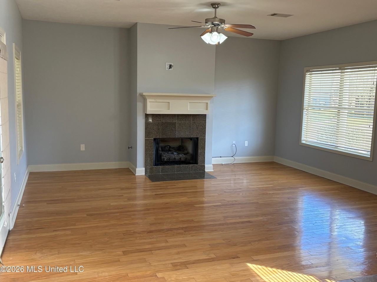 620 Lexington Dr - Photo 3 of 10