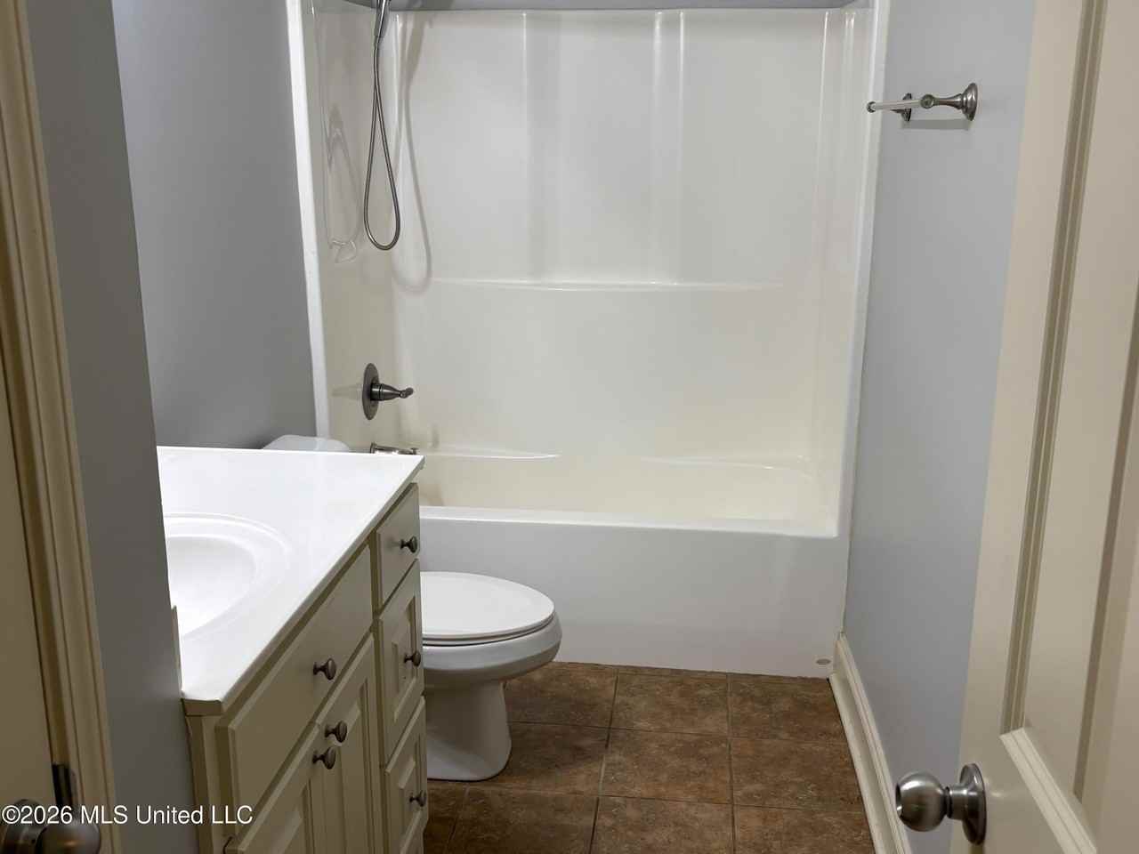 620 Lexington Dr - Photo 7 of 10