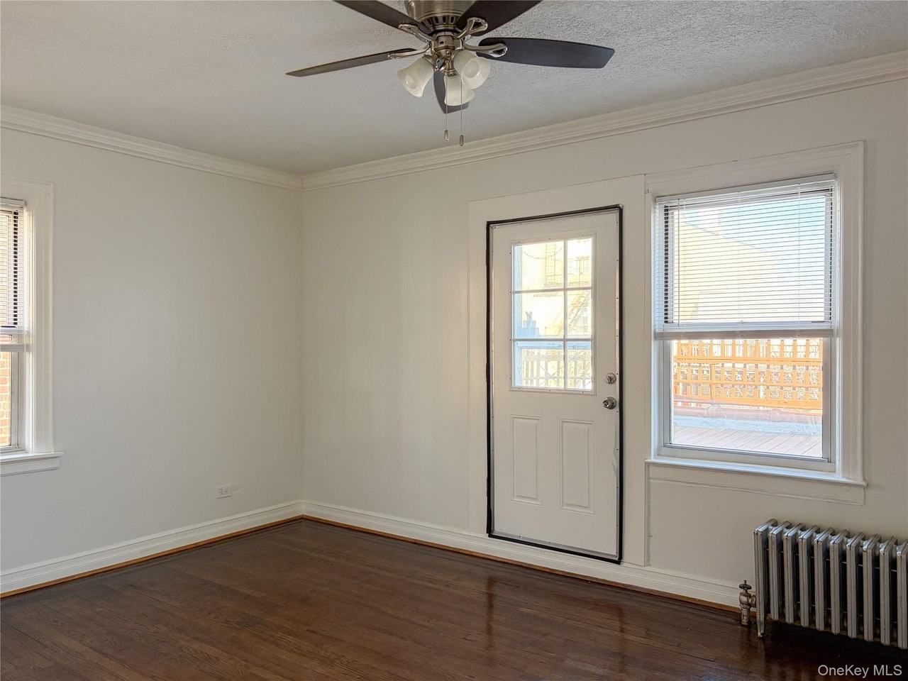 2863 Coddington Ave - Photo 4 of 40