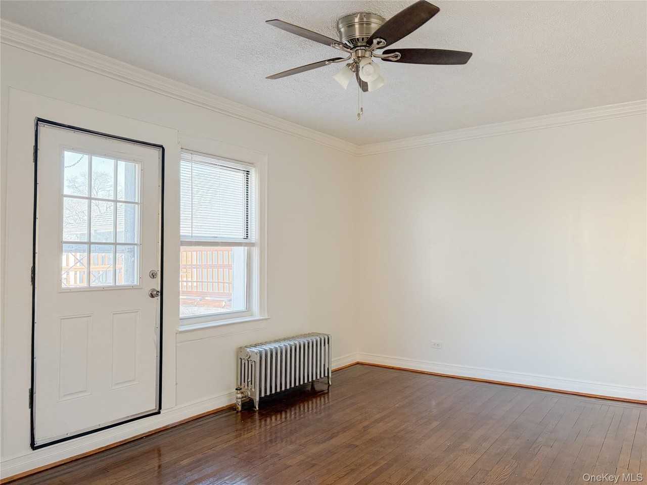 2863 Coddington Ave - Photo 5 of 40