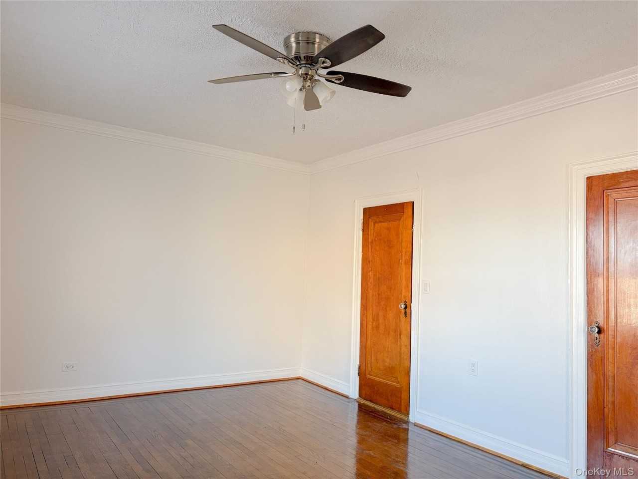 2863 Coddington Ave - Photo 6 of 40