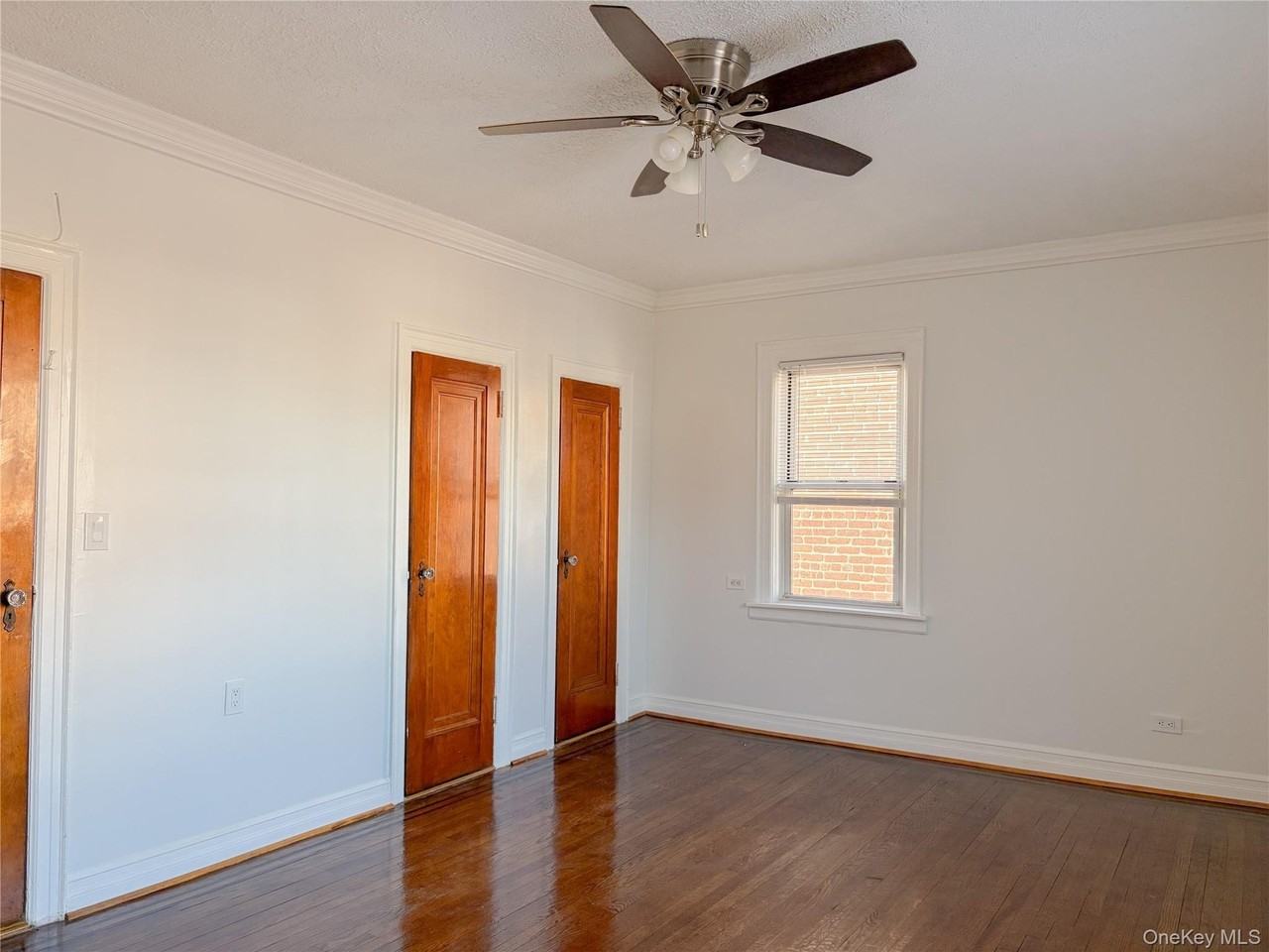 2863 Coddington Ave - Photo 7 of 40