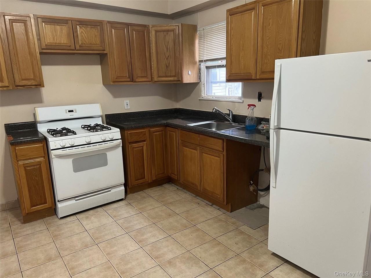 11913 18th Ave Apt 1r - Photo 2 of 6