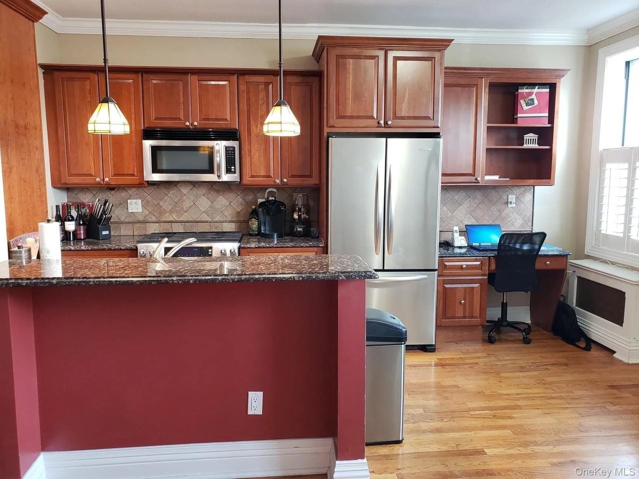 111 7th St - Photo 2 of 9