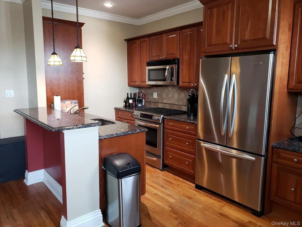 111 7th St - Photo 3 of 9