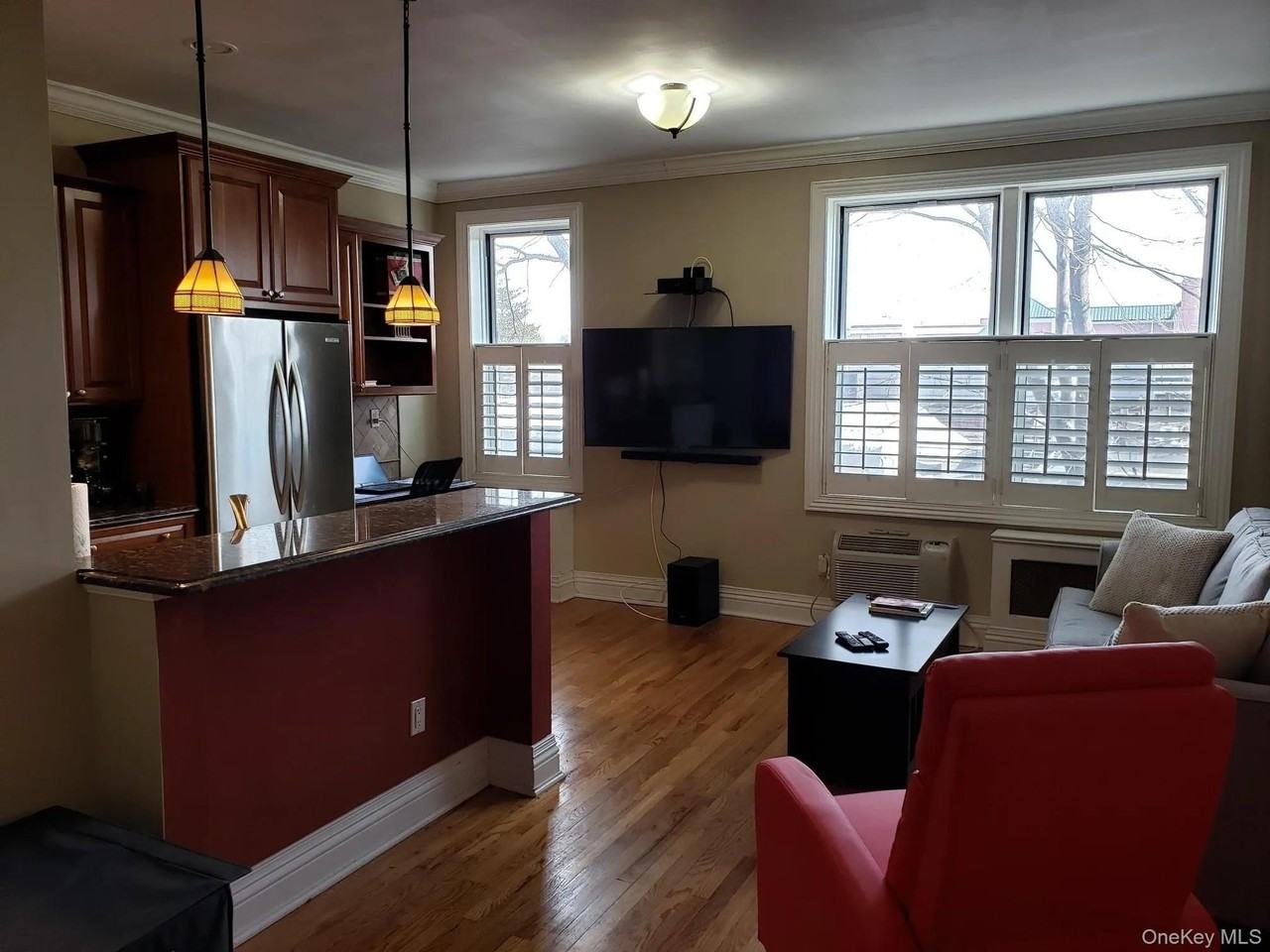 111 7th St - Photo 4 of 9