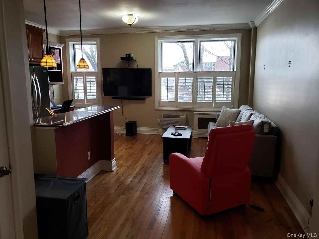 111 7th St - Photo 5 of 9