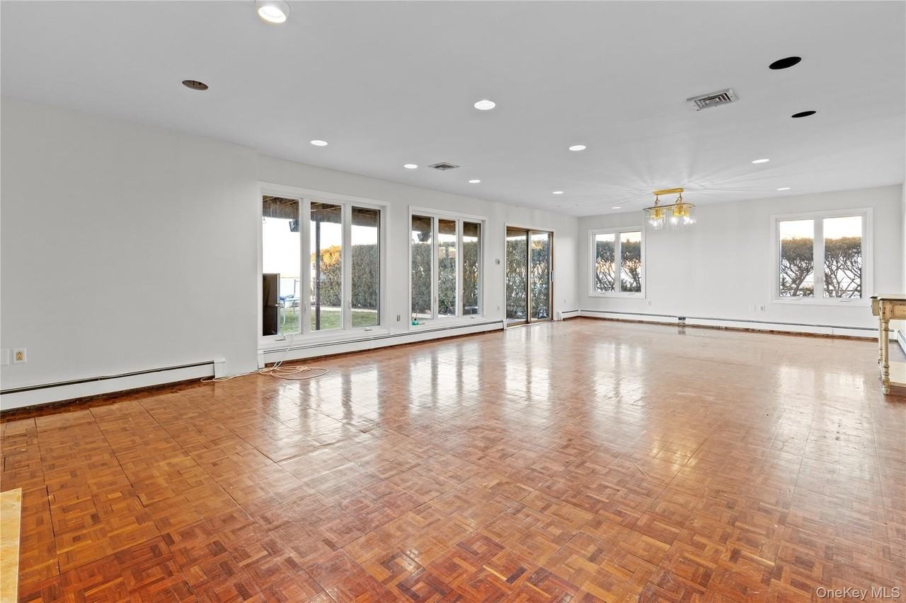 115 Maryland Ave - Photo 5 of 31