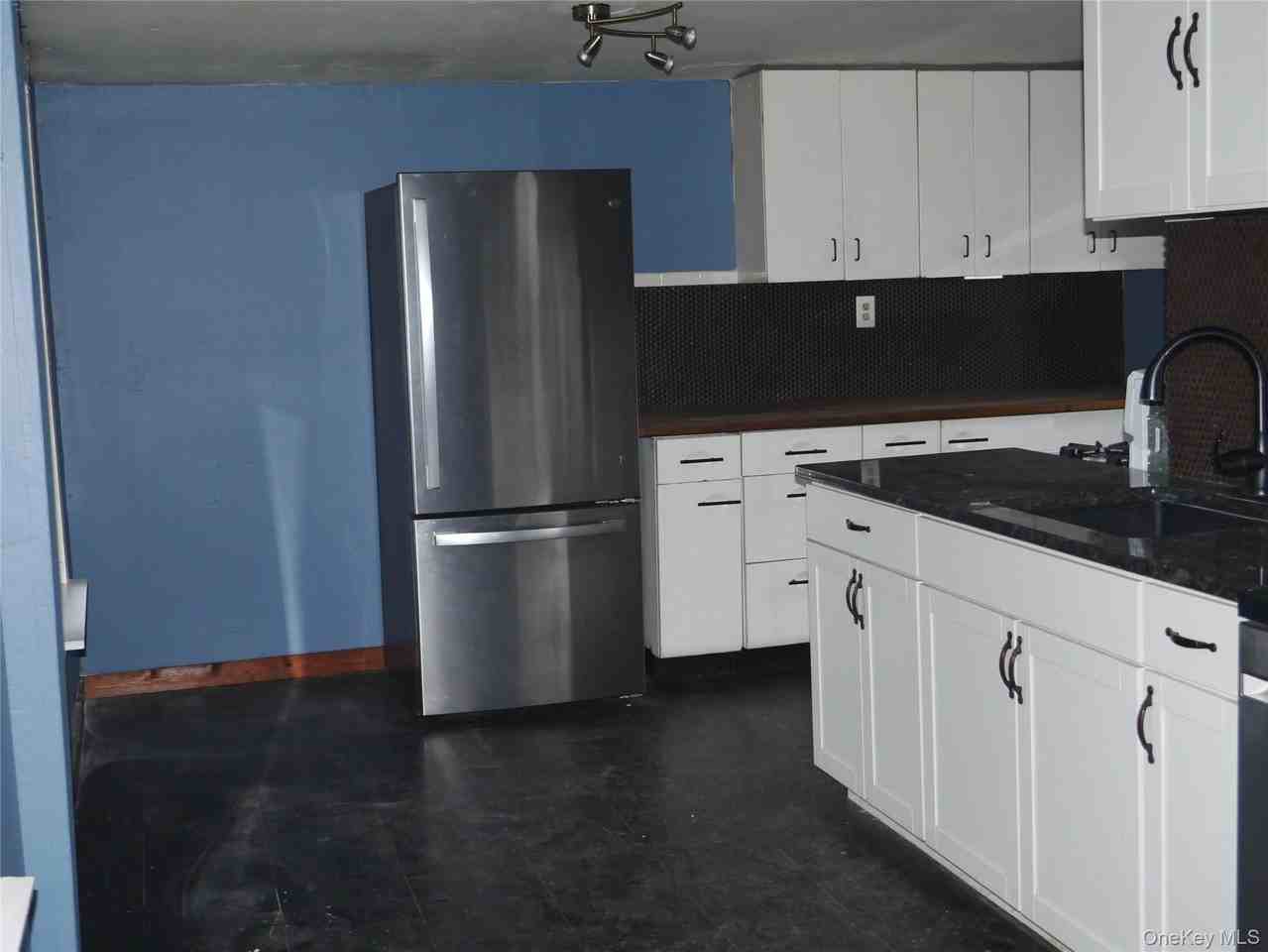 19 Main St Apt 4 - Photo 4 of 12