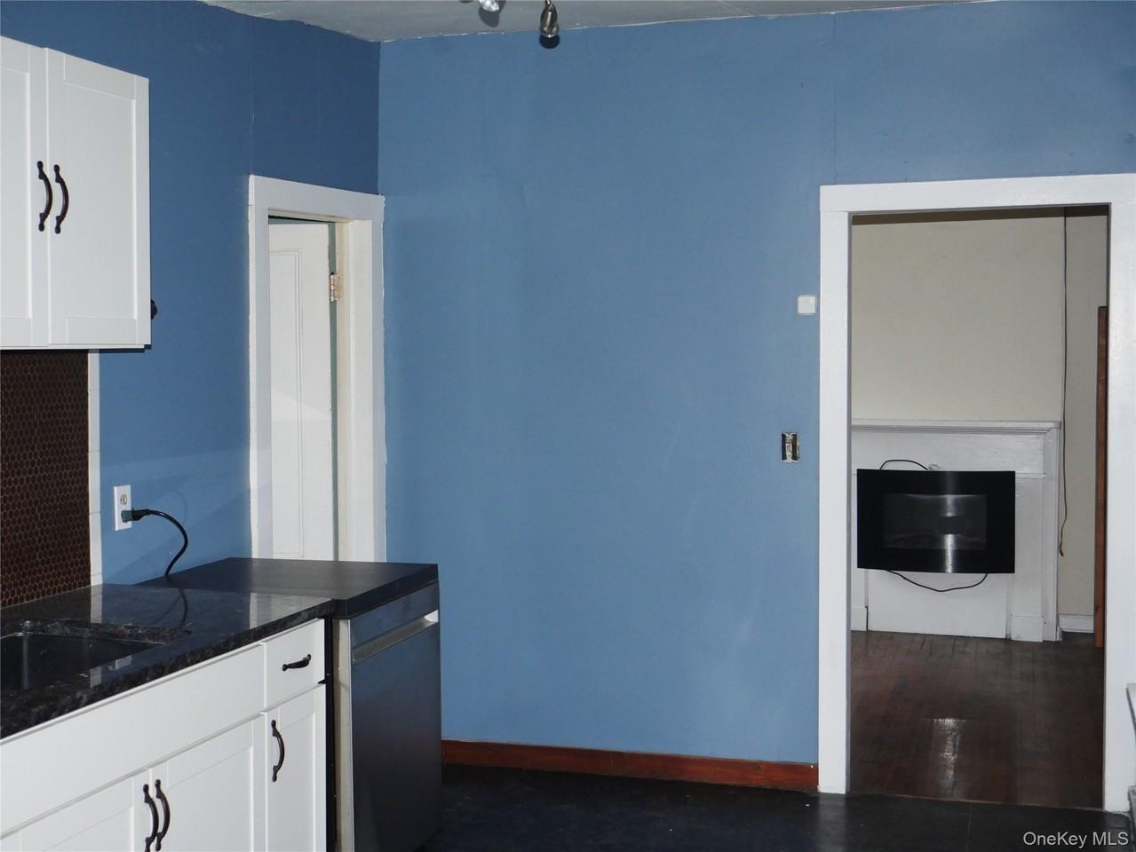 19 Main St Apt 4 - Photo 6 of 12