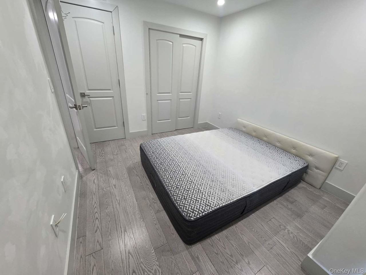 4162 Bowne St Apt 12c - Photo 2 of 7