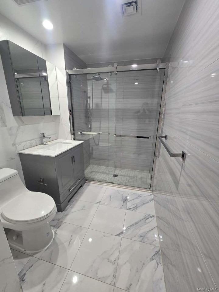 4162 Bowne St Apt 12c - Photo 4 of 7