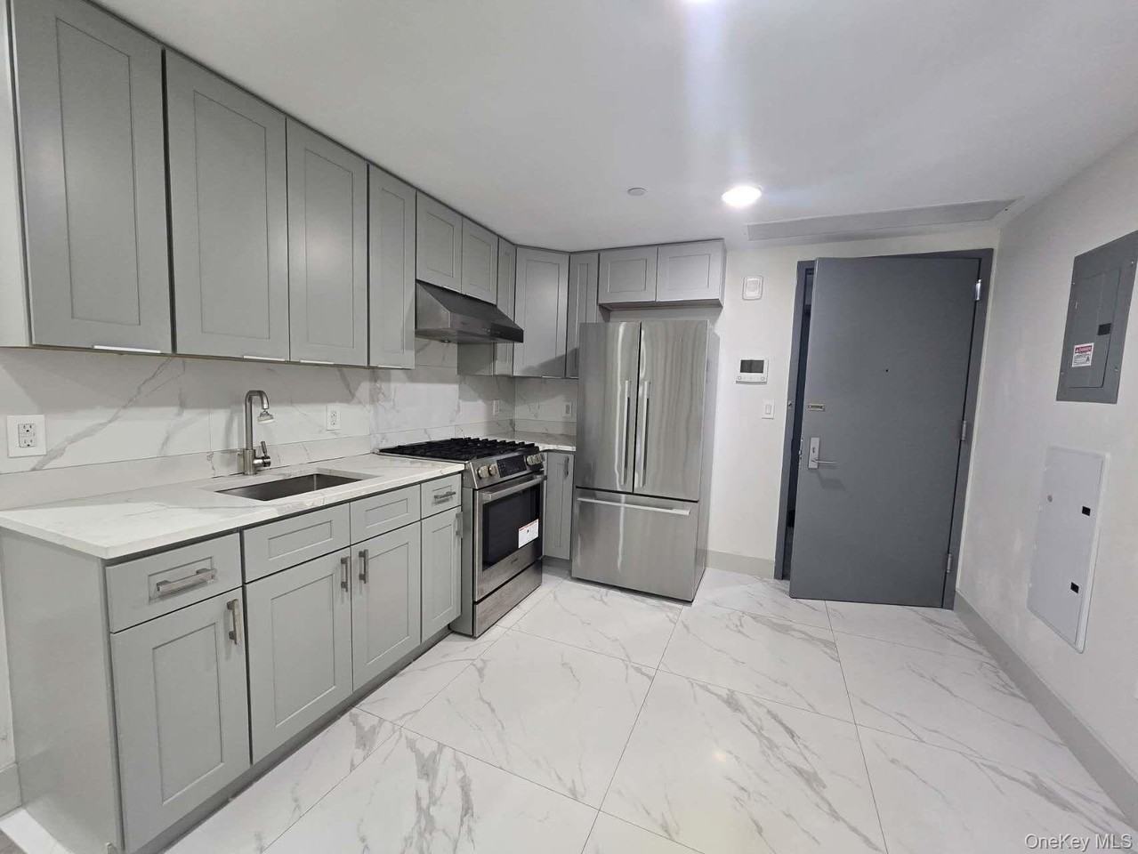 4162 Bowne St Apt 12c - Photo 5 of 7