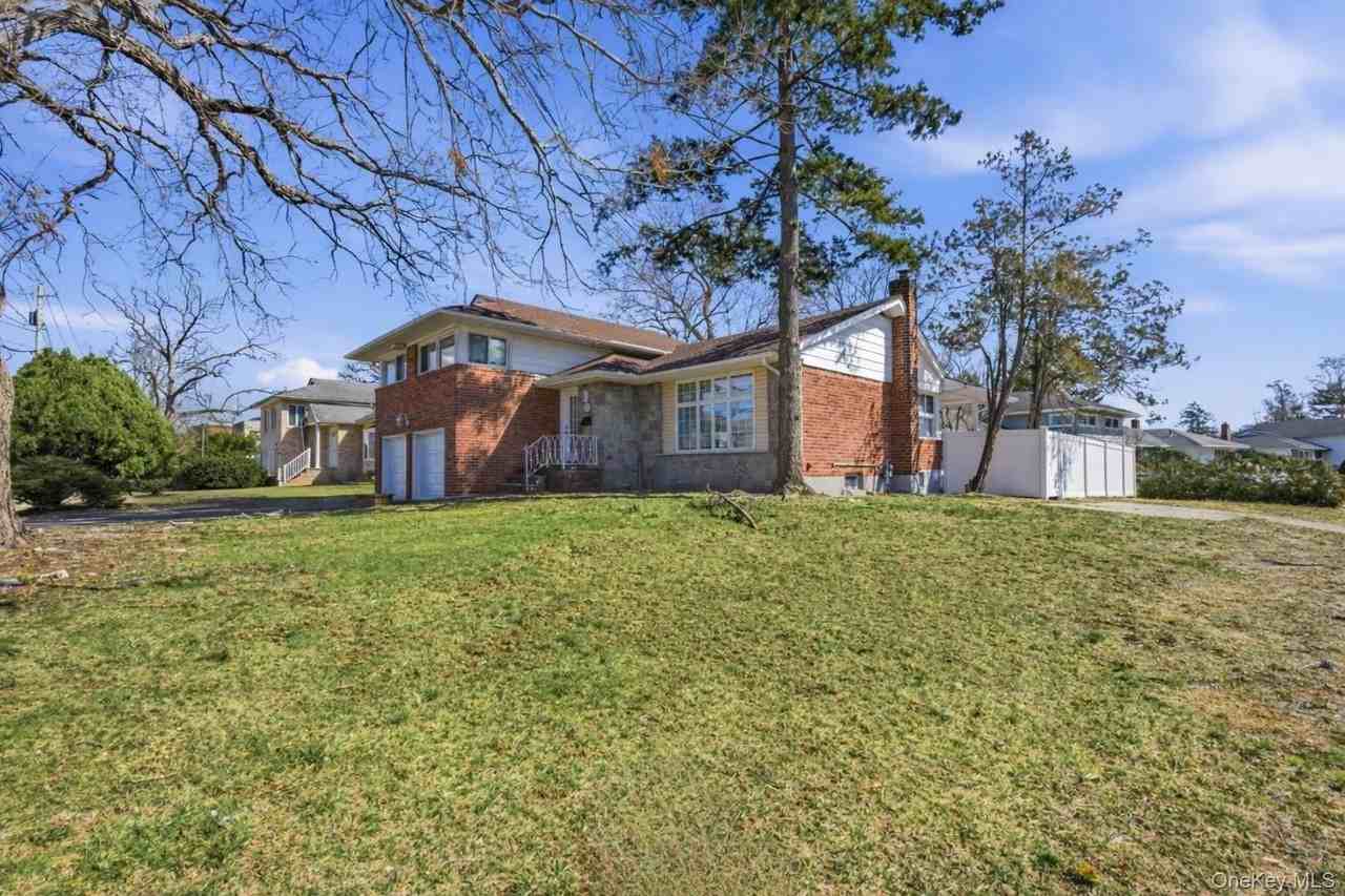 1374 Prospect Ave - Photo 2 of 25