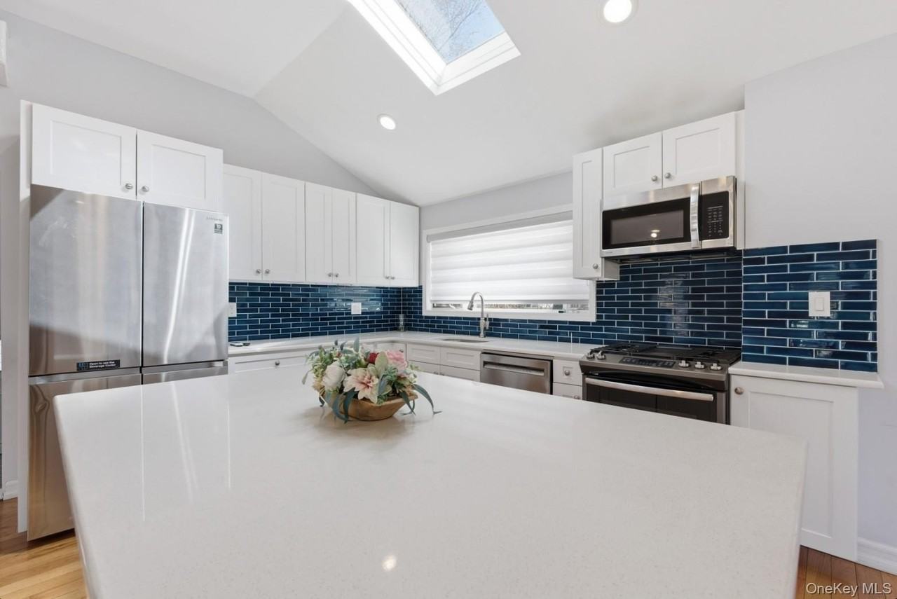 1374 Prospect Ave - Photo 5 of 25