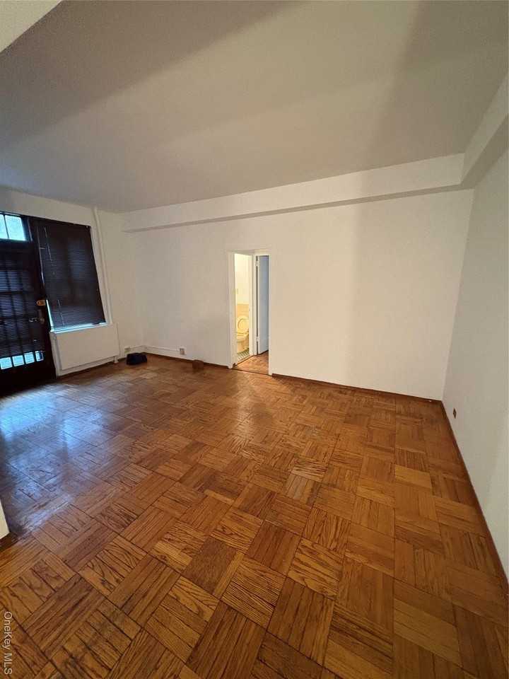 24 Metropolitan Oval Apt Me - Photo 3 of 10