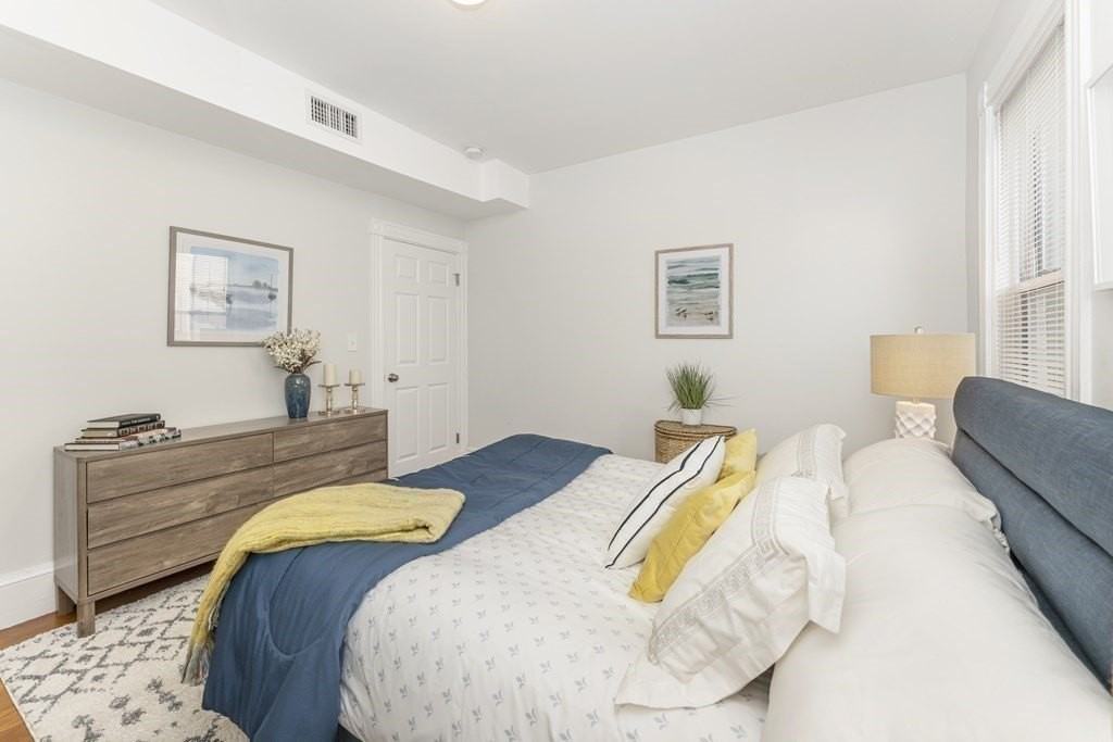 172 Boylston St Apt 2 - Photo 7 of 14