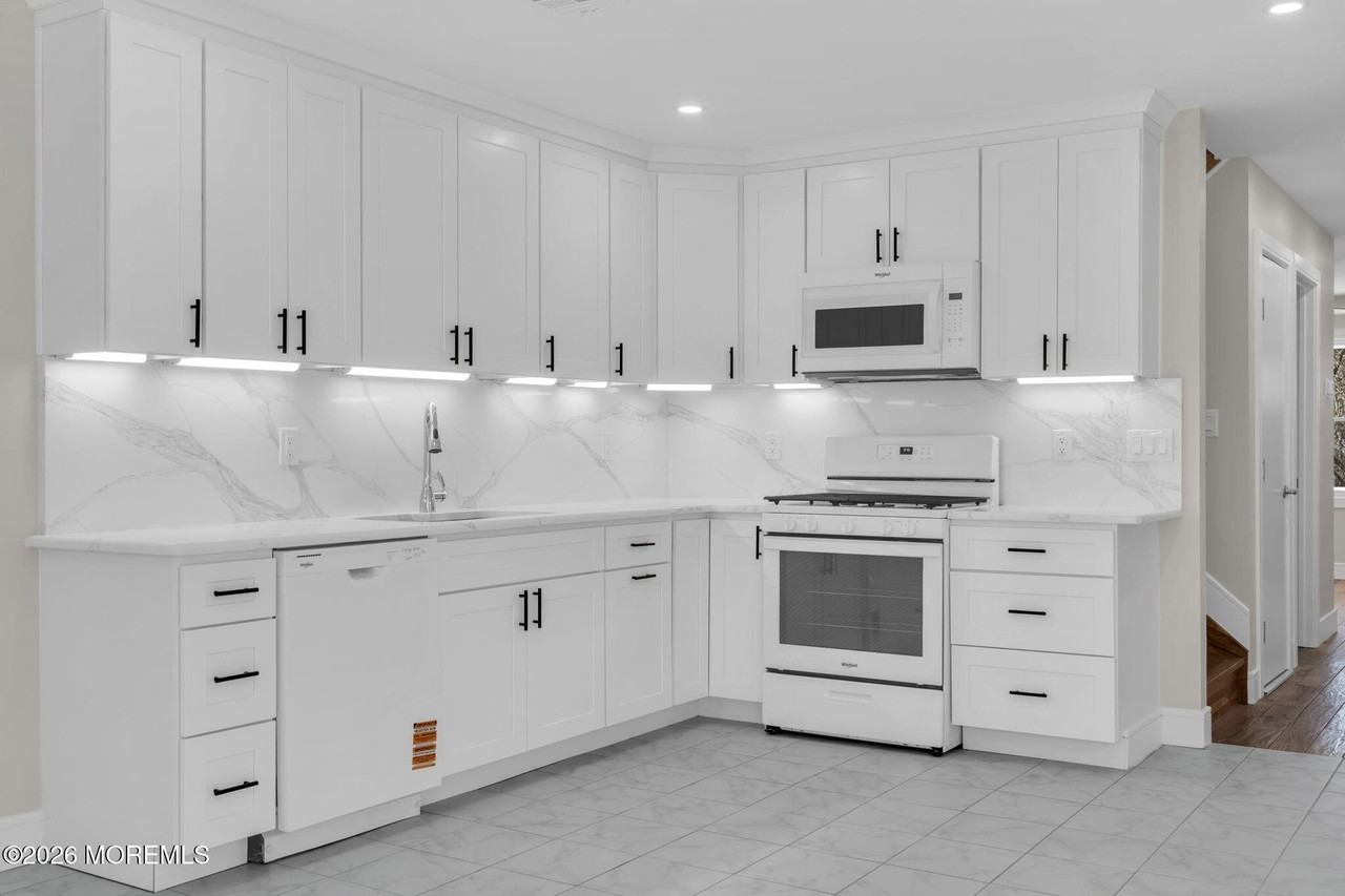 2334 Adams Ave - Photo 4 of 28