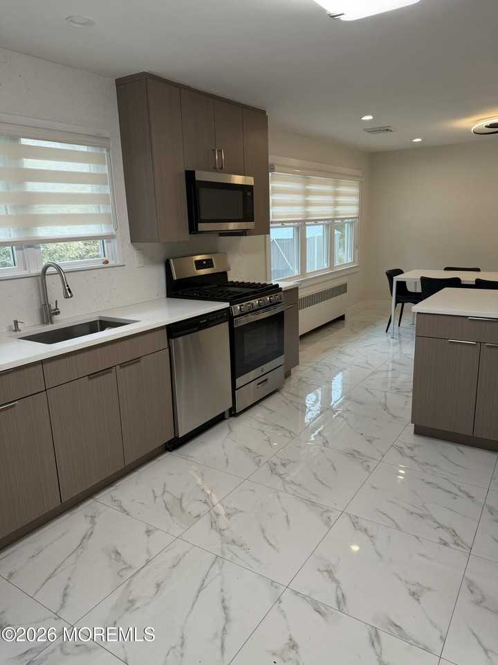 2025 Lesser Pkwy - Photo 2 of 11