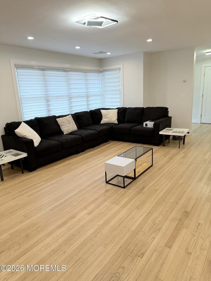 2025 Lesser Pkwy - Photo 3 of 11