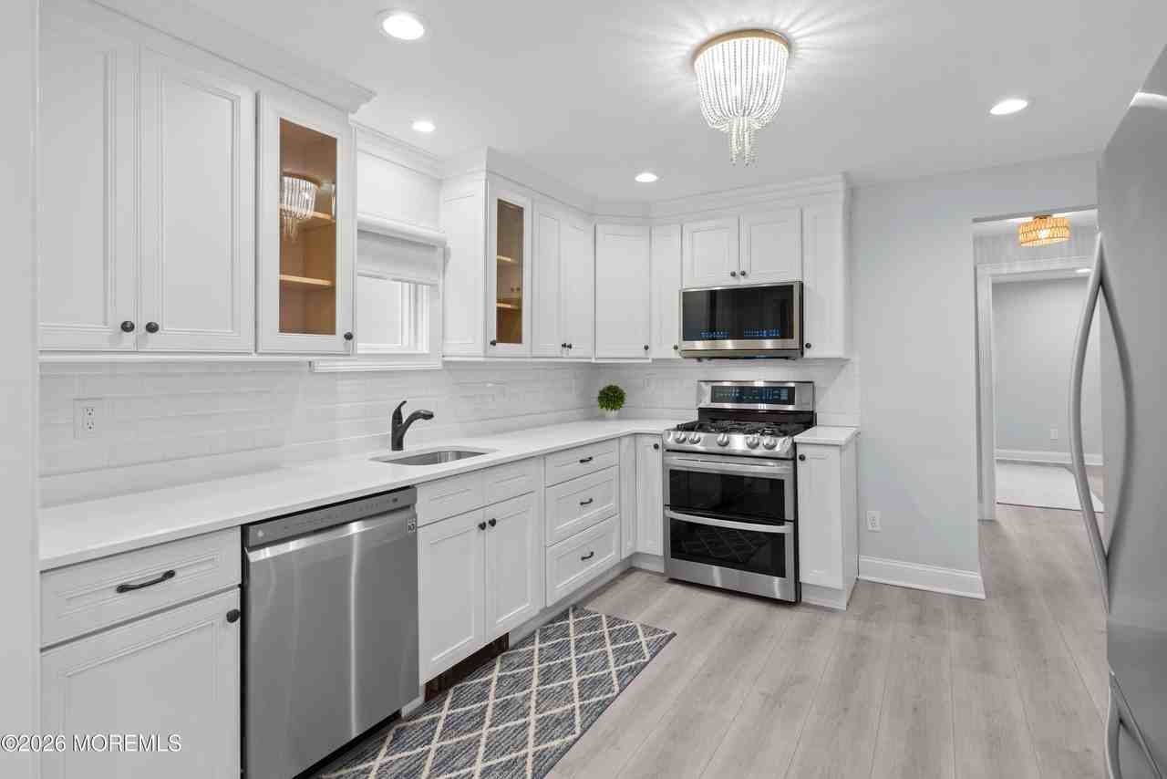 11 Center St - Photo 5 of 29