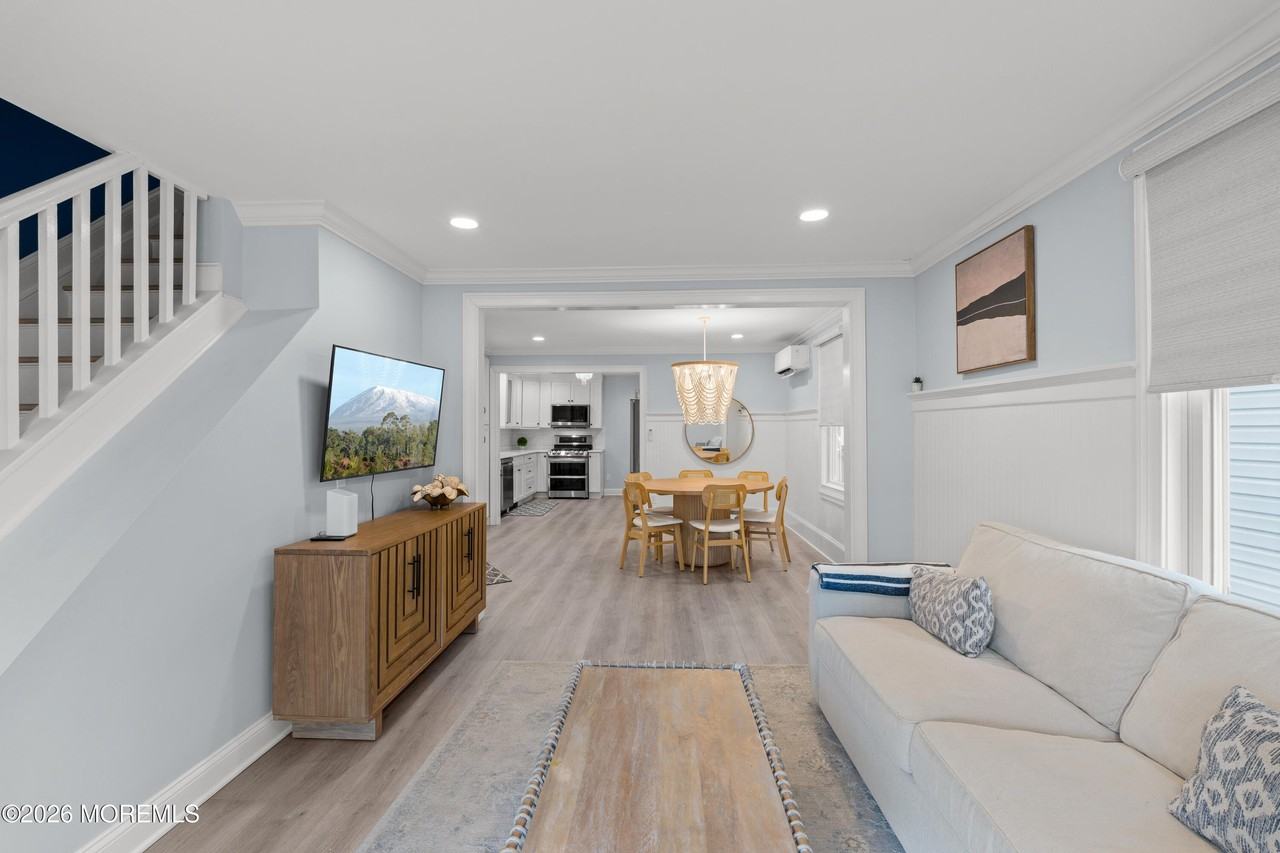 11 Center St - Photo 6 of 29