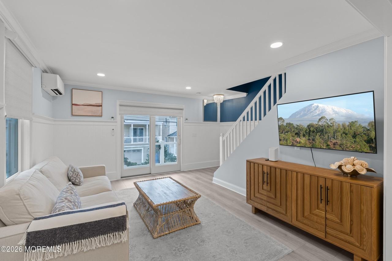 11 Center St - Photo 7 of 29