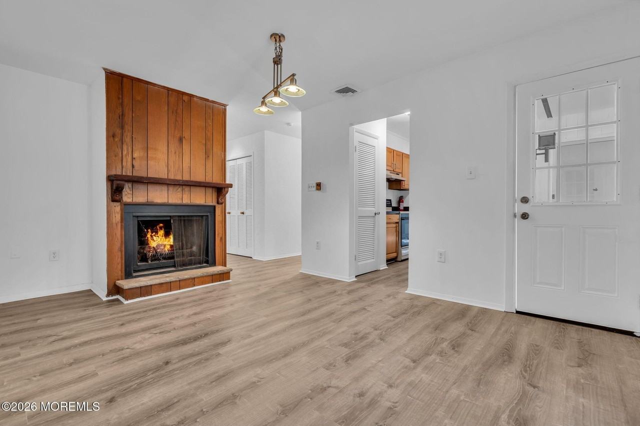 166 E Holly Ln - Photo 4 of 15